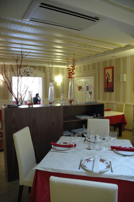 Hotel Ideal Вияробледо Екстериор снимка