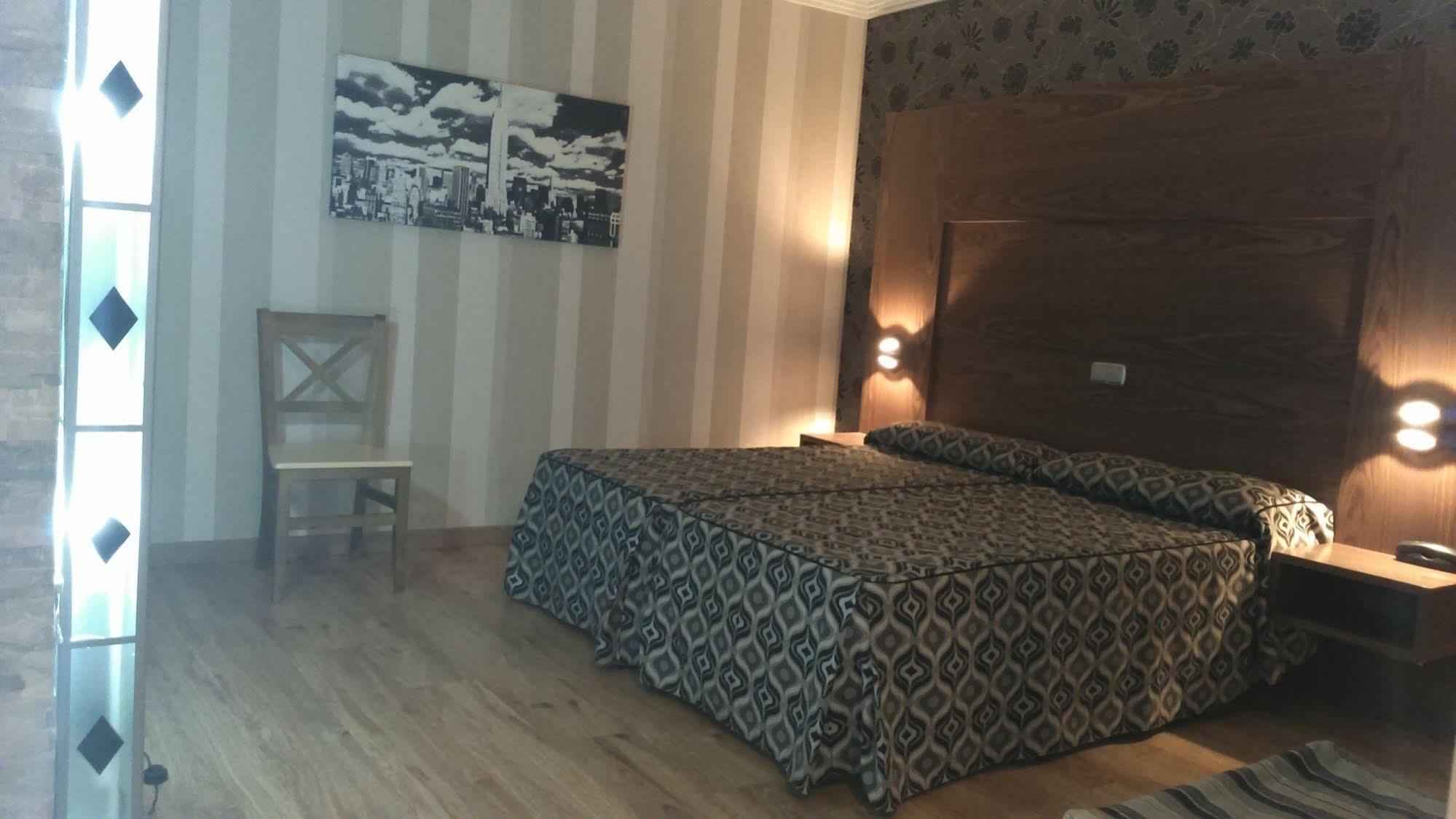 Hotel Ideal Вияробледо Екстериор снимка