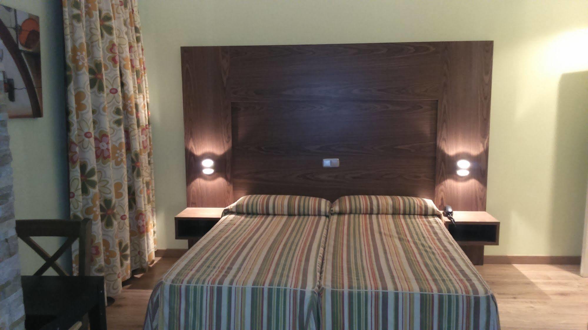 Hotel Ideal Вияробледо Екстериор снимка