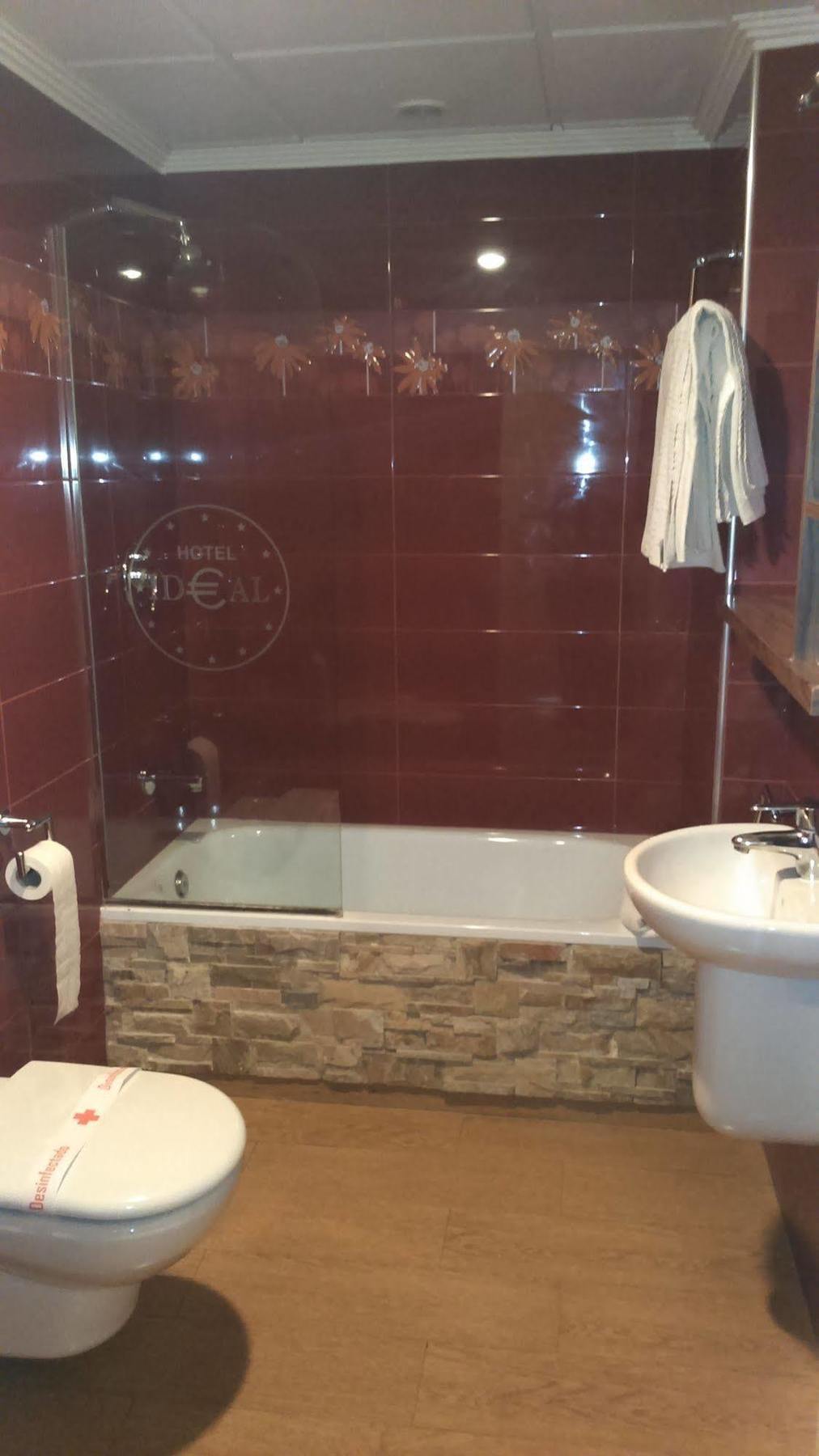 Hotel Ideal Вияробледо Екстериор снимка