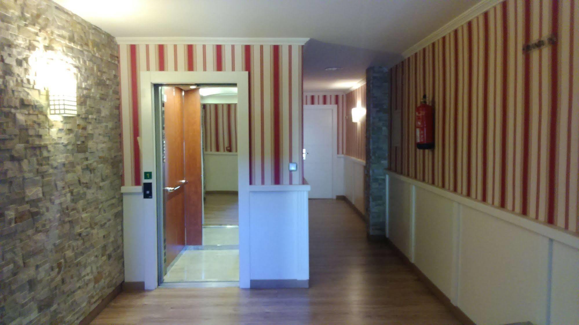 Hotel Ideal Вияробледо Екстериор снимка